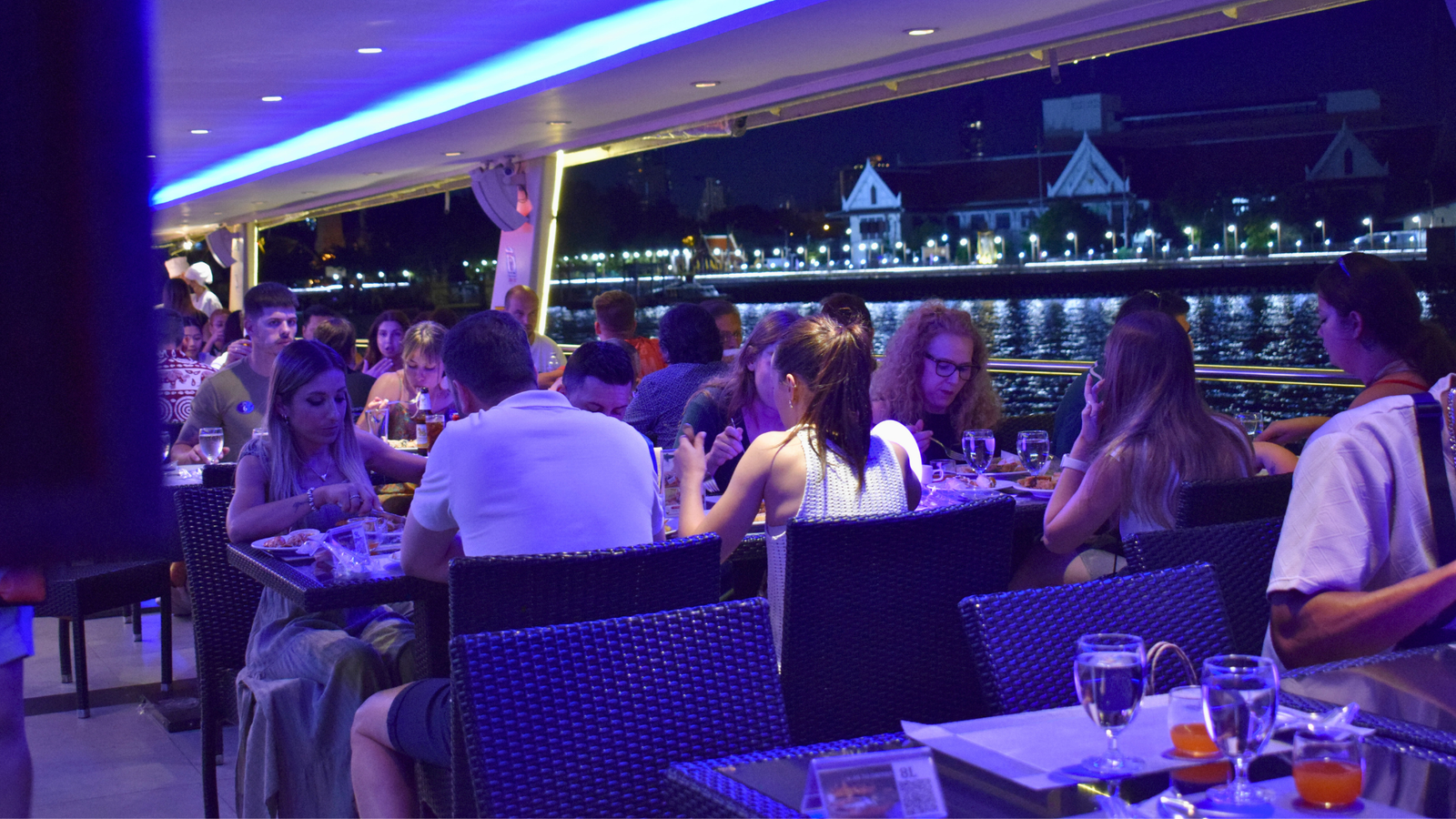 EXCURSIONES POR BANGKOK - EXPERIENCIA NOCTURNA EN BANGKOK - CENA CRUCERO, MÚSICA Y TEMPLOS ILUMINADOS