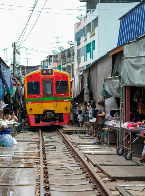 EXCURSIONES POR BANGKOK - MERCADO FLOTANTE DE DAMNOEN SADUAK Y MERCADO DEL TREN DE MAE KLONG