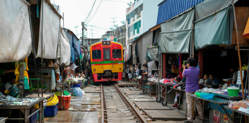 EXCURSIONES POR BANGKOK - MERCADO FLOTANTE DE DAMNOEN SADUAK Y MERCADO DEL TREN DE MAE KLONG