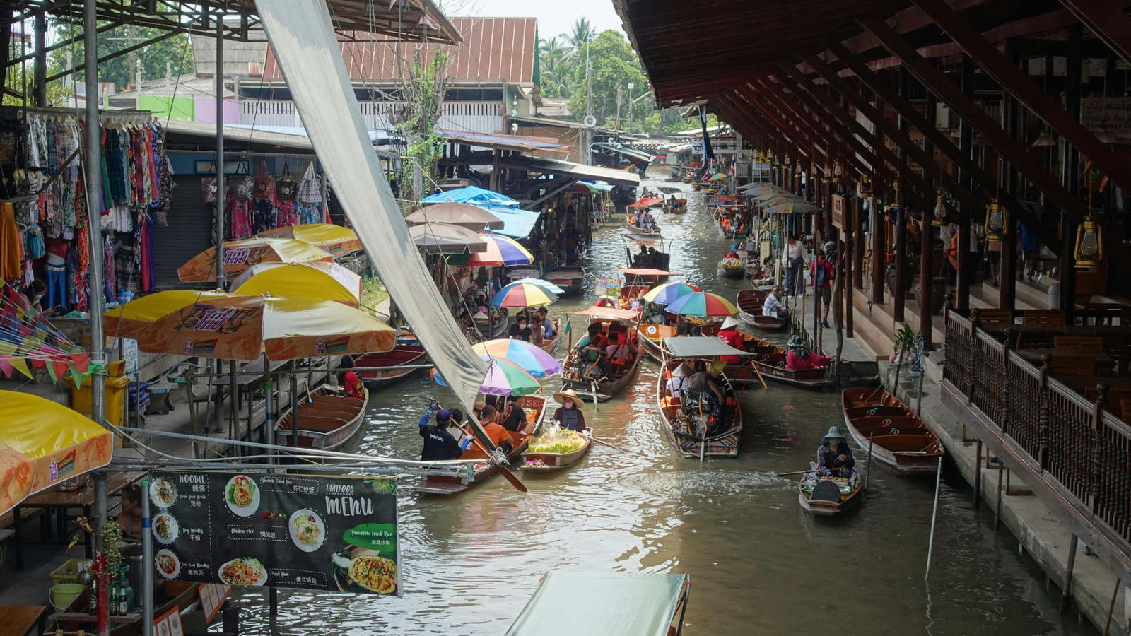 EXCURSIONES POR BANGKOK - MERCADO FLOTANTE DE DAMNOEN SADUAK Y MERCADO DEL TREN DE MAE KLONG