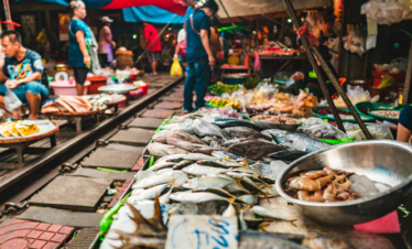 EXCURSIONES POR BANGKOK - MERCADO FLOTANTE DE DAMNOEN SADUAK Y MERCADO DEL TREN DE MAE KLONG