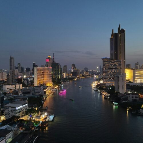EXPERIENCIA NOCTURNA EN BANGKOK: CENA CRUCERO, MÚSICA Y TEMPLOS ILUMINADOS - Excursiones por Bangkok en Español