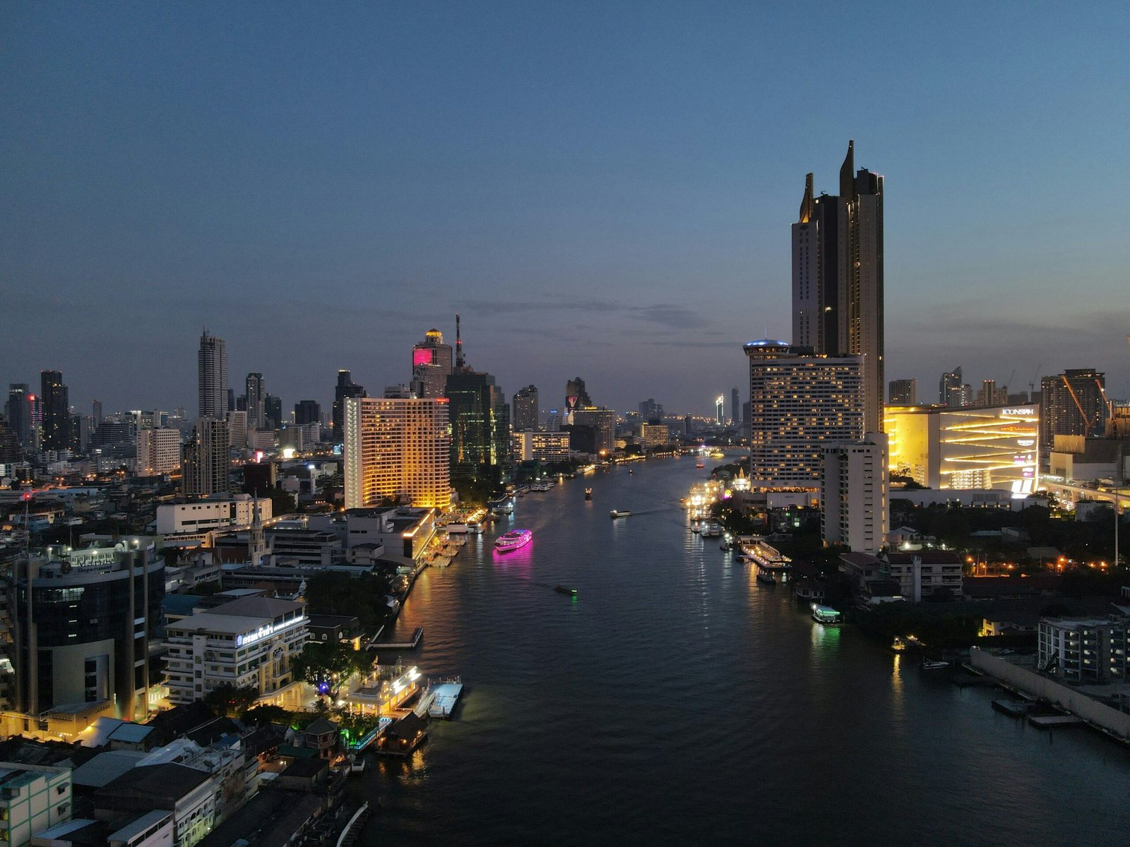 EXPERIENCIA NOCTURNA EN BANGKOK: CENA CRUCERO, MÚSICA Y TEMPLOS ILUMINADOS - Excursiones por Bangkok en Español