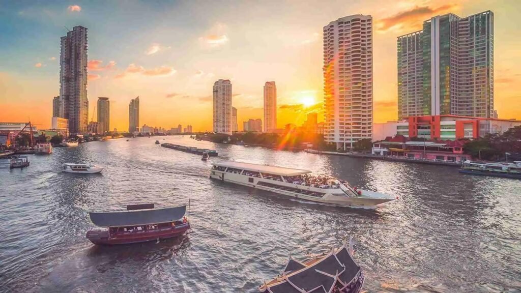 EXPERIENCIA NOCTURNA EN BANGKOK: CENA CRUCERO, MÚSICA Y TEMPLOS ILUMINADOS - Excursiones por Bangkok en Español