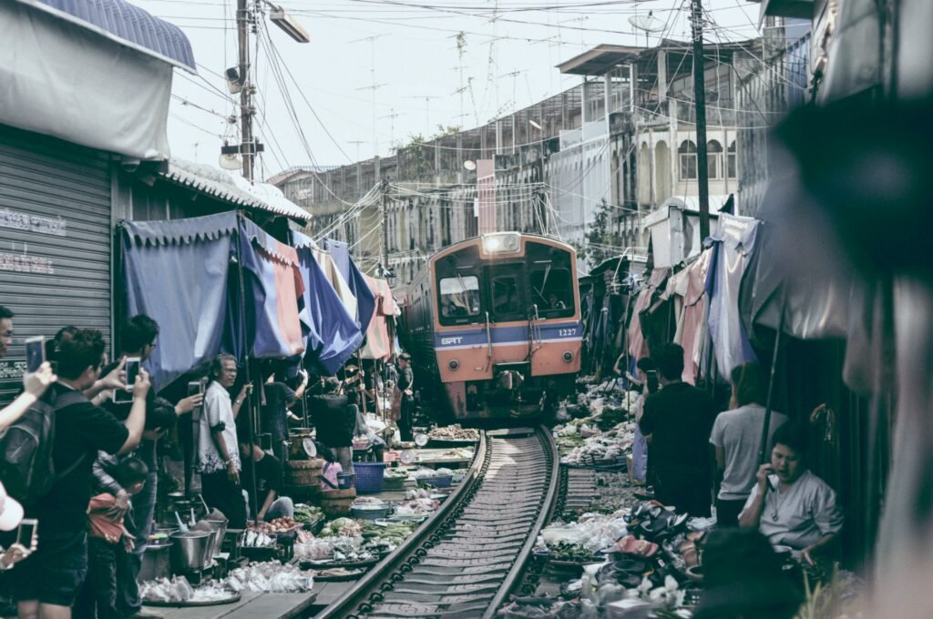 MERCADO FLOTANTE de DAMNOEN SADUAK y MERCADO del TREN de MAE KLONG - Excursiones por Bangkok en Español