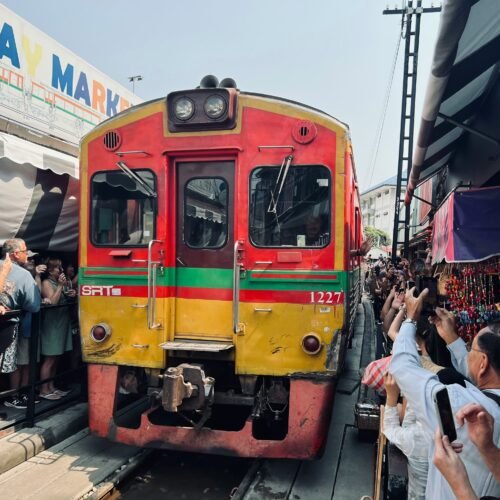 MERCADO FLOTANTE de DAMNOEN SADUAK y MERCADO del TREN de MAE KLONG - Excursiones por Bangkok en Español